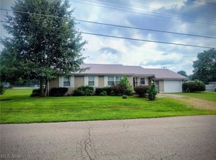 16 Beechrock Dr, Zanesville, OH 43701