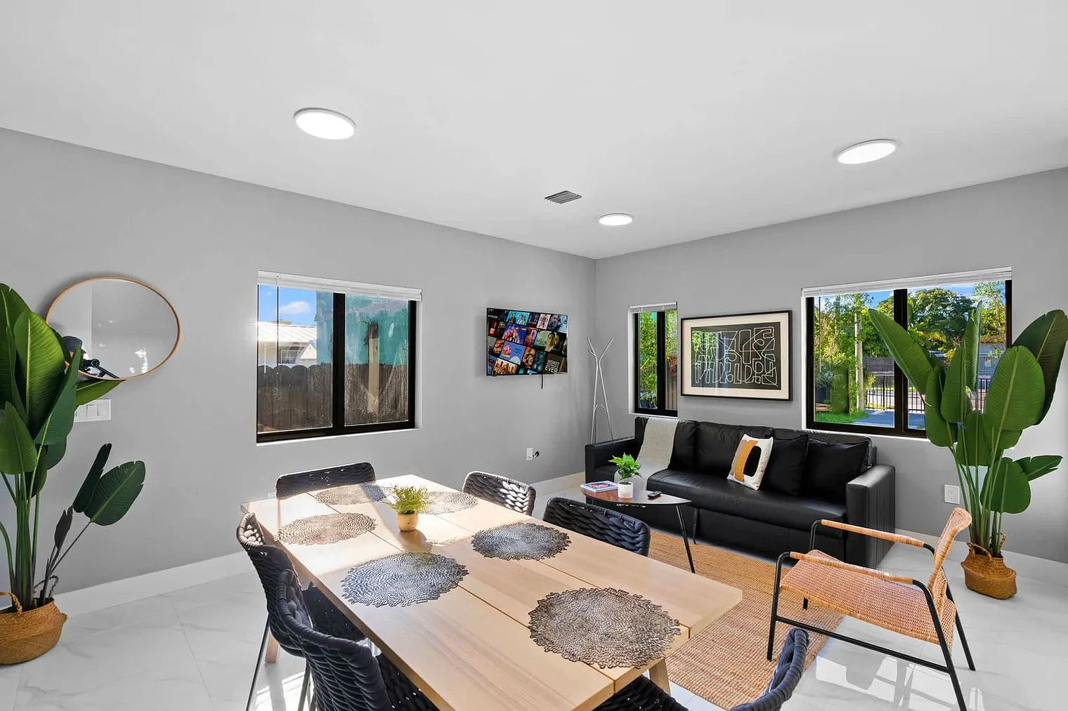 4 bed, 2.0 bath, 947 sqft, $9,394 — Photo 4