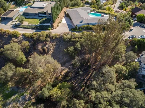 3226 Menlo Dr, Glendale, CA 91208