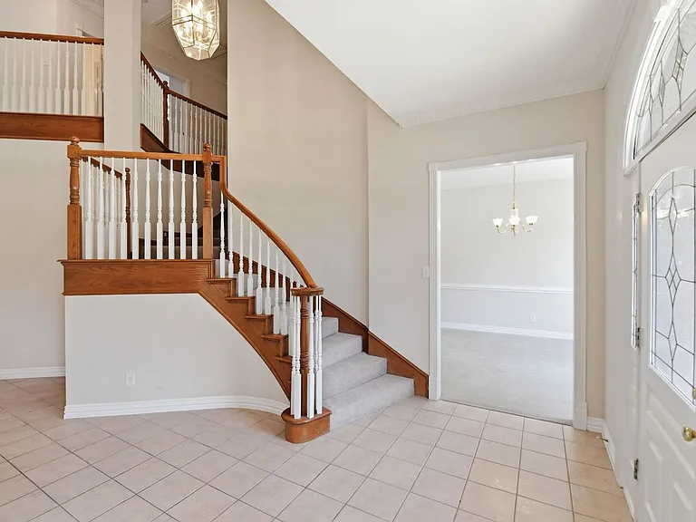 1020 Highland Oaks Dr — Photo 2