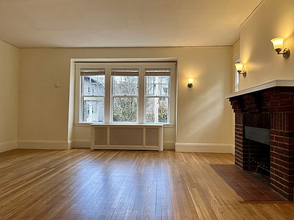 4th image of 32 Goodrich Rd #1