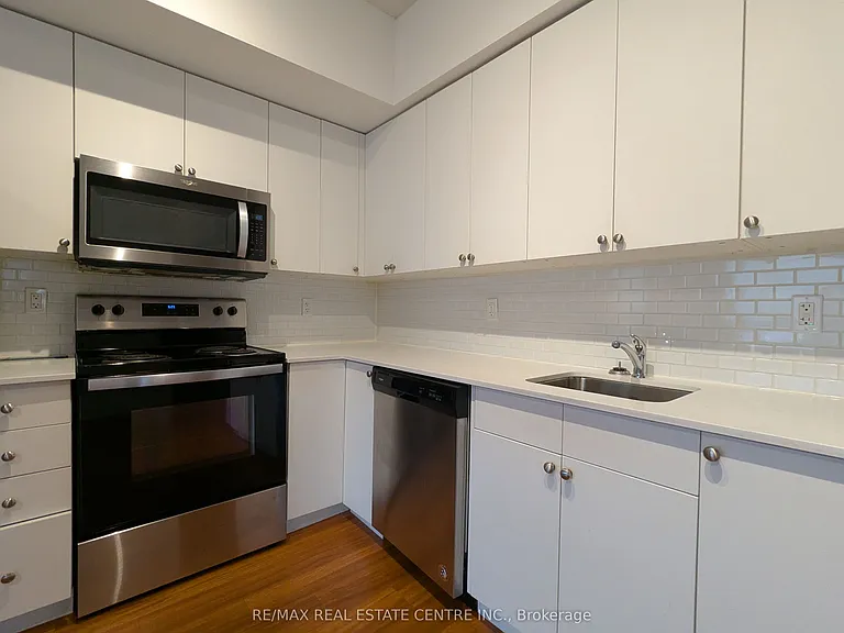 1 Wellington St #418 — Photo 6