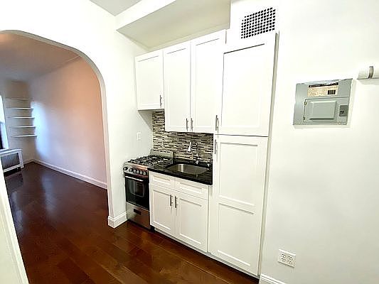 3rd image of 51 7th Ave S #3A