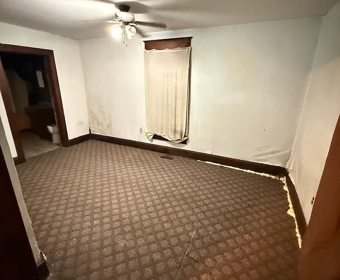 564 N North Court St — Photo 10