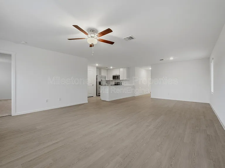 209 Cattail Ln — Photo 5