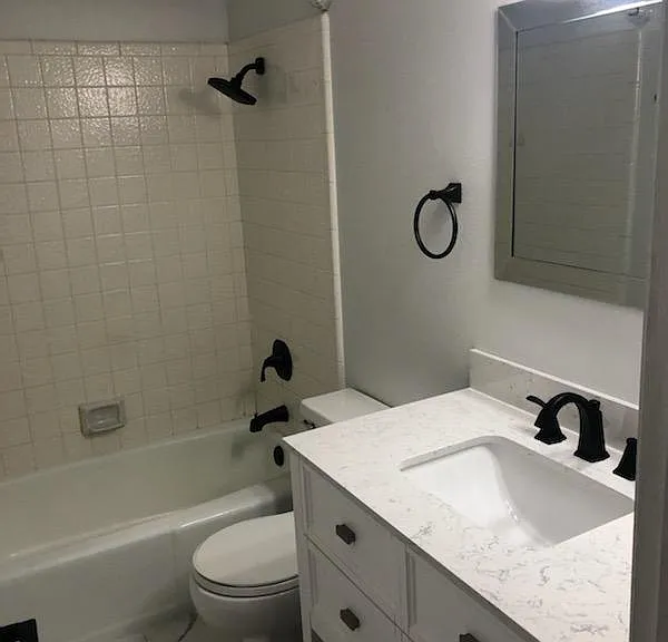 136 E 400 N #206 — Photo 5