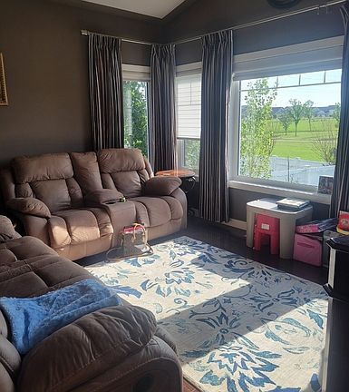 3rd image of 318 Viscount Dr