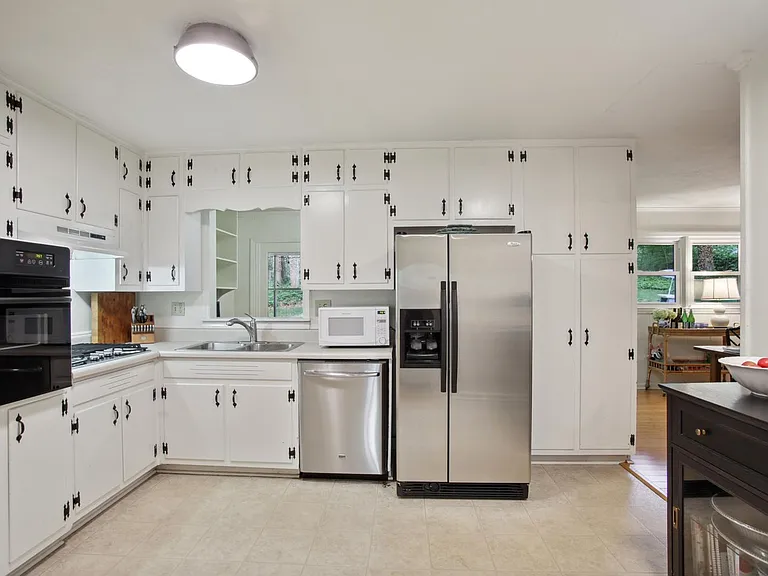 364 Westside Dr — Photo 3