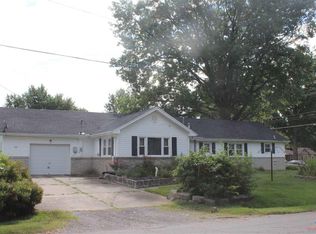912 S 6th St, Clinton, MO 64735