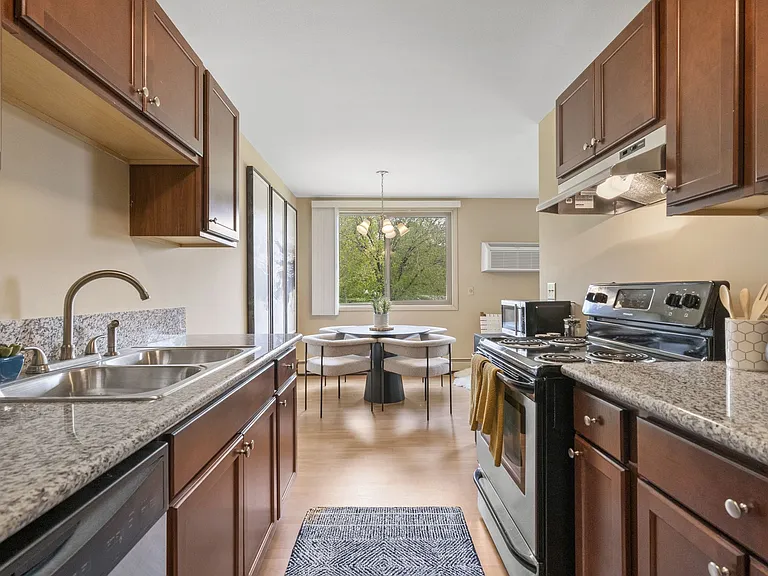 West End Apartments — Photo 13