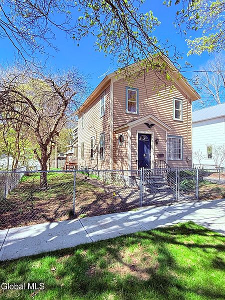 3rd image of 14 Davis Street