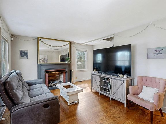 2nd image of 3132 Bobolink Rd