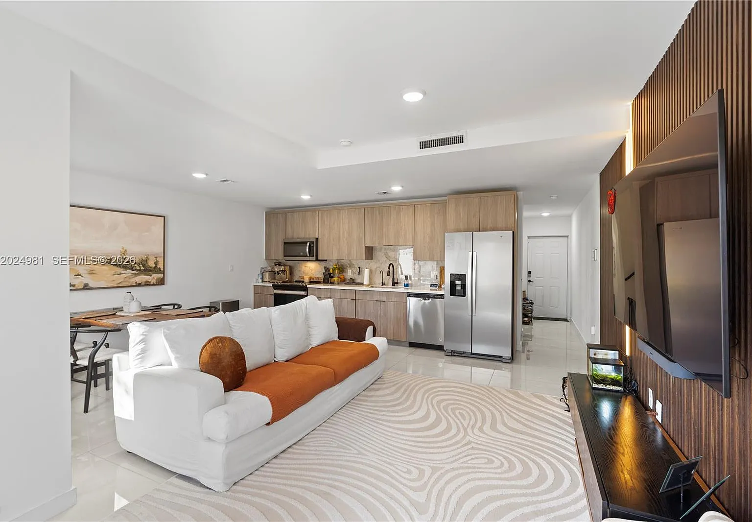 4 bed, 3.0 bath, 1398 sqft, $3,100 — Photo 2