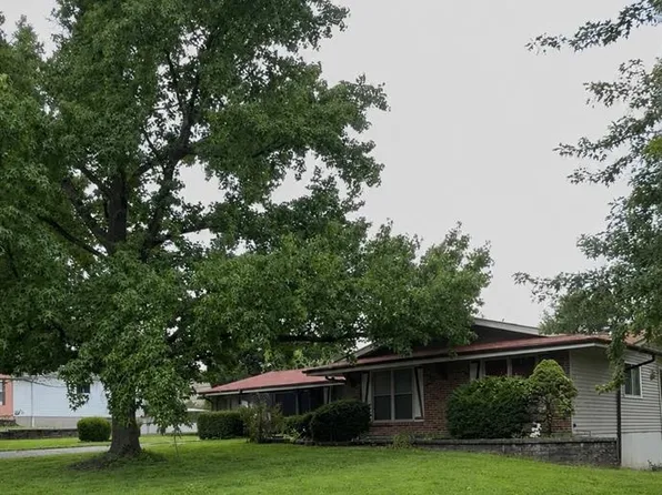 1203 Orchard Lakes Dr, Saint Louis, MO 63146
