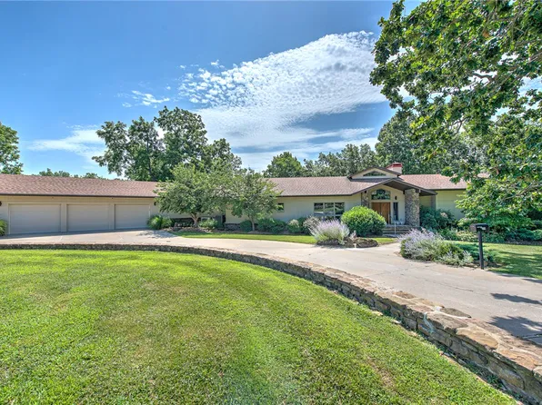 4601 N 2nd St, Rogers, AR 72756