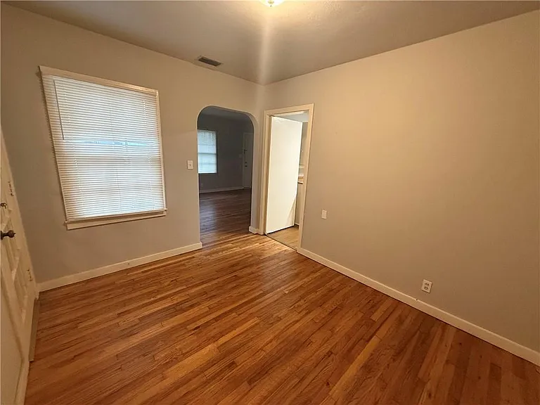 120 Paris Ave — Photo 10