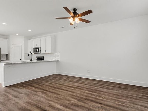 4th image of 105 Indian Wells Ct