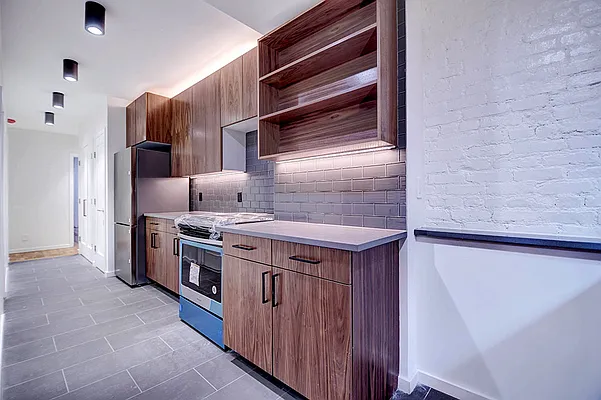 Rented by Urbane Brokerage | media 18