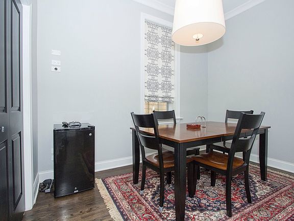5th image of 1041 W Oakdale Ave APT 1