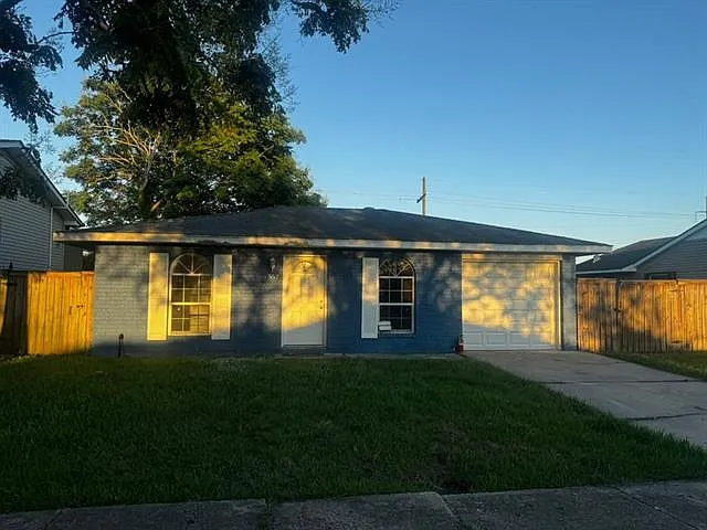 3 bed, 2.0 bath, 1850 sqft, $1,900 — Photo 1
