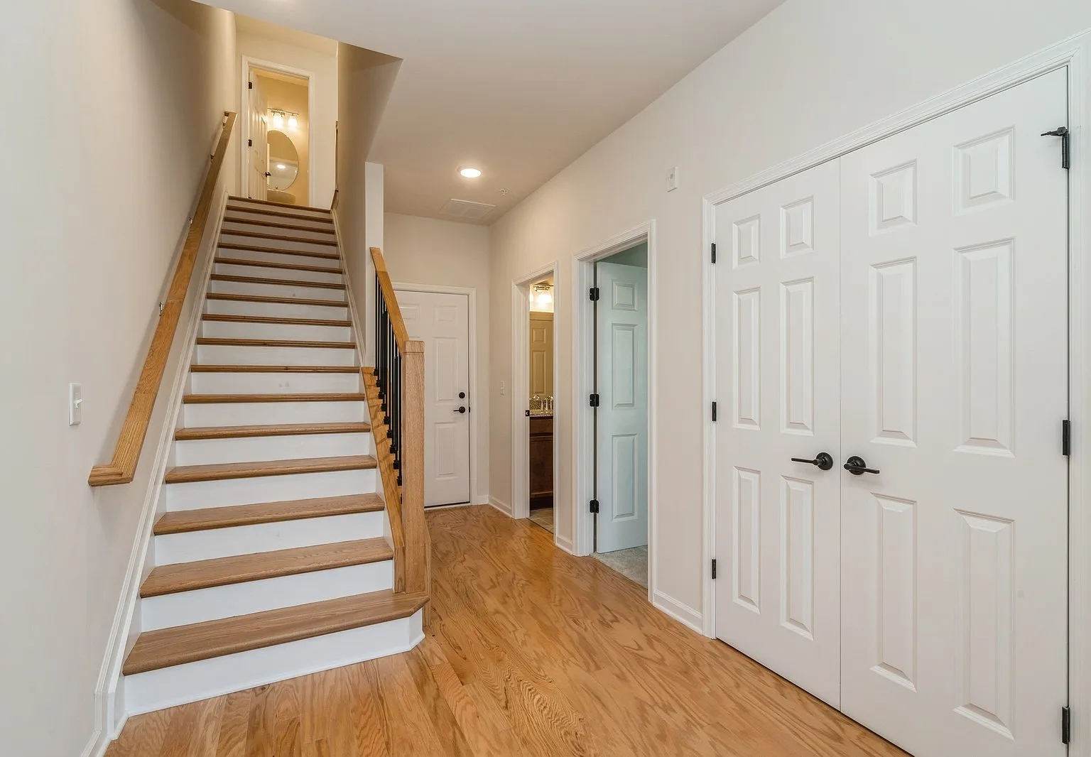 4 bed, 3.5 bath, 2378 sqft, $5,775 — Photo 4