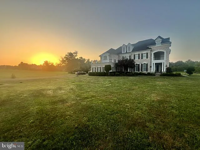 6 bed, 5.5 bath, 6104 sqft, $6,450 — Photo 4