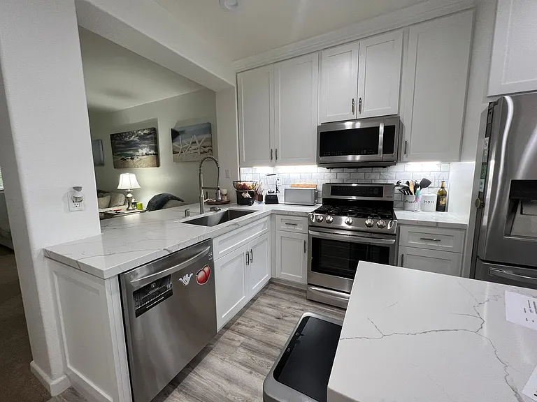172 Beach Side Ct — Photo 7