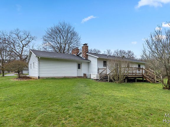 5th image of 3296 Grand River Dr NE