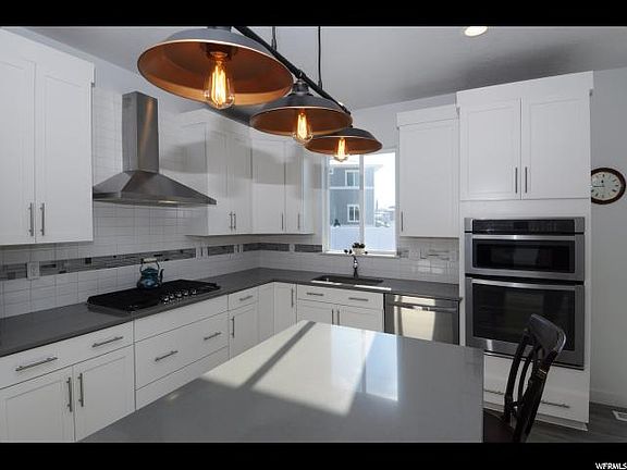 3rd image of 1033 W Feather Cap Ln