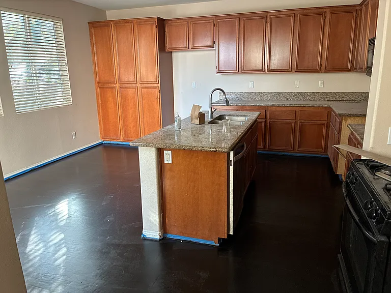34123 Crenshaw St — Photo 5
