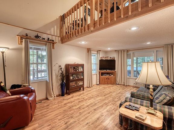 3rd image of 3966 Hickory Nut Rd