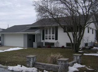 1211 Killarney Dr, Greenville, IL 62246