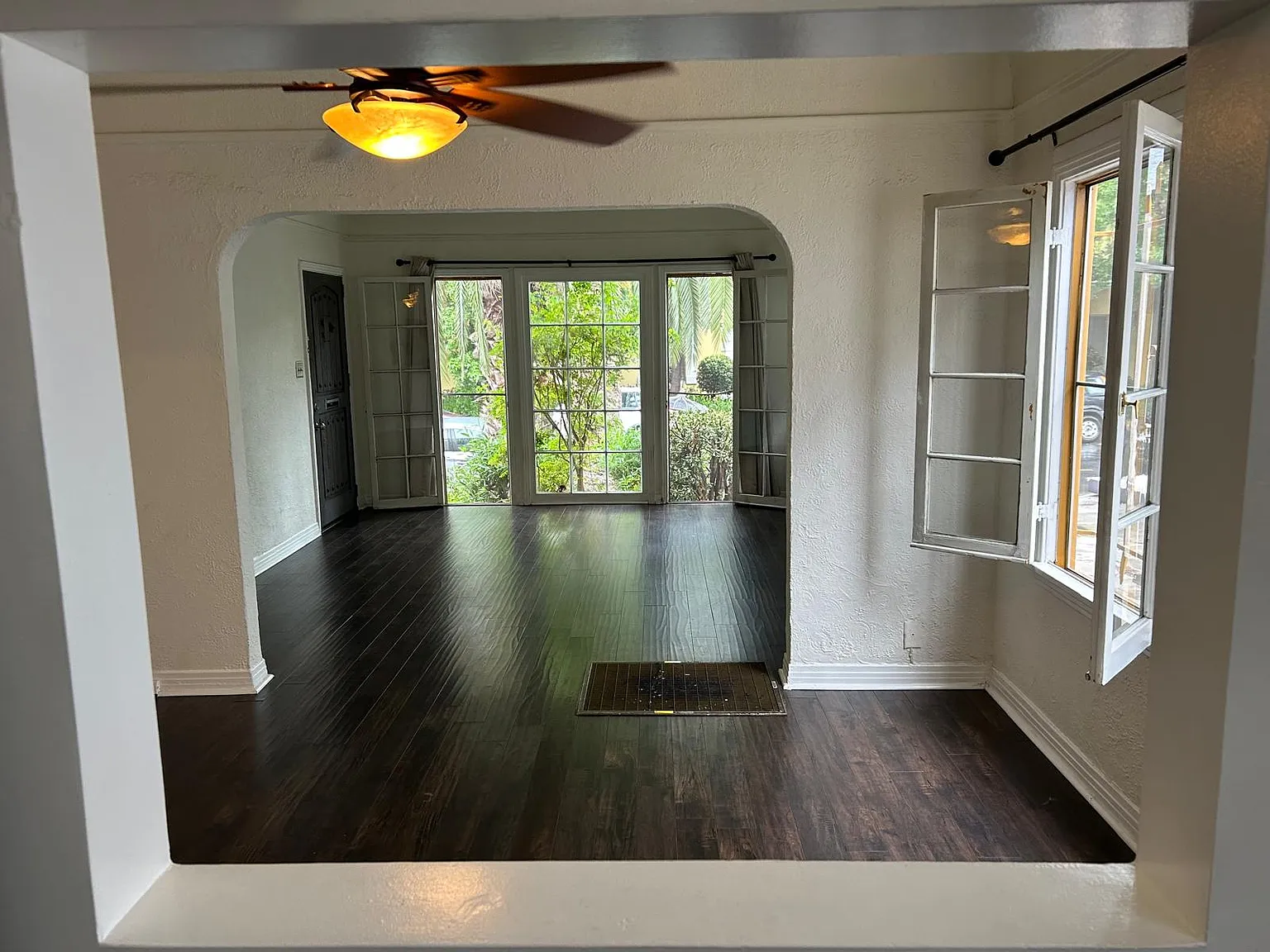 2 bed, 1050 sqft, $3,595 — Photo 2