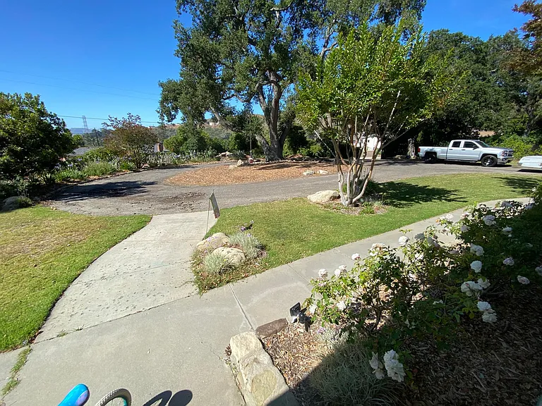 1301 Mariposa Dr — Photo 4