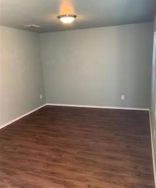 4 bed, 2580 sqft, $2,000 — Photo 3