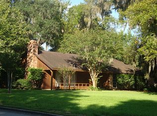 220 Prescott Dr, West Columbia, TX 77486
