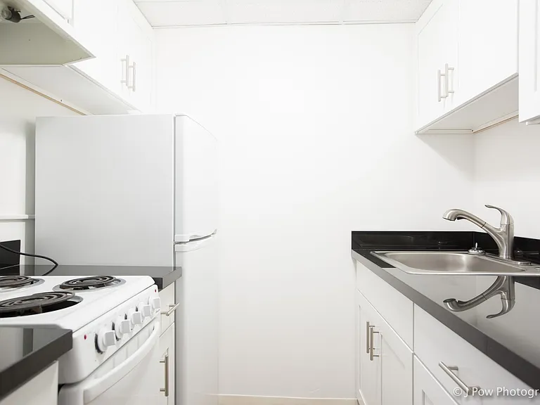 Burlingame Apartments — Photo 17