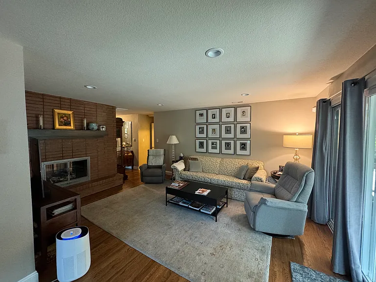 6907 S Hill St — Photo 20
