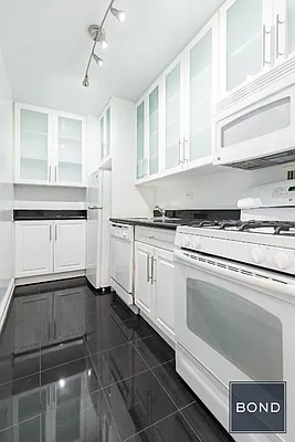 Rented by Bond New York | media 9