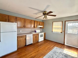 24 Hollyhock Rd #2, Levittown, NY 11756