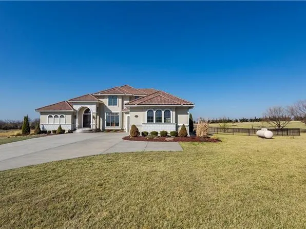 18750 W 248th St, Paola, KS 66071
