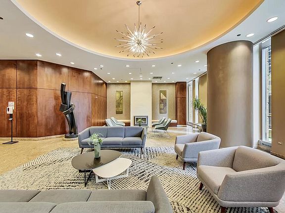 3rd image of 222 N Columbus Dr #9