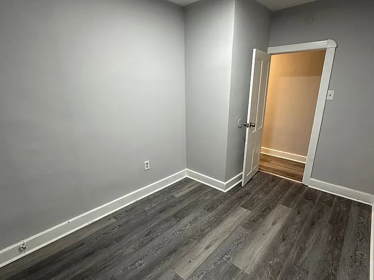 437 Sharon Ave — Photo 5