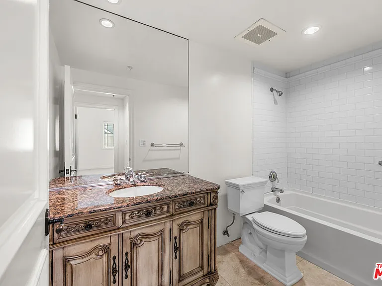 837 Crenshaw Blvd #301 — Photo 44
