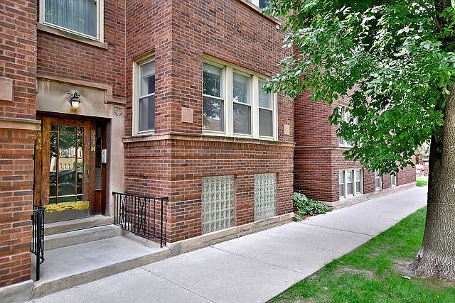 1st image of 4418 N Rockwell St #1