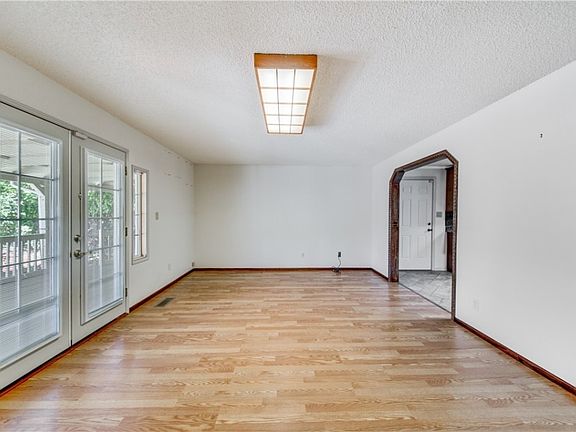 5th image of 419 E 80th St