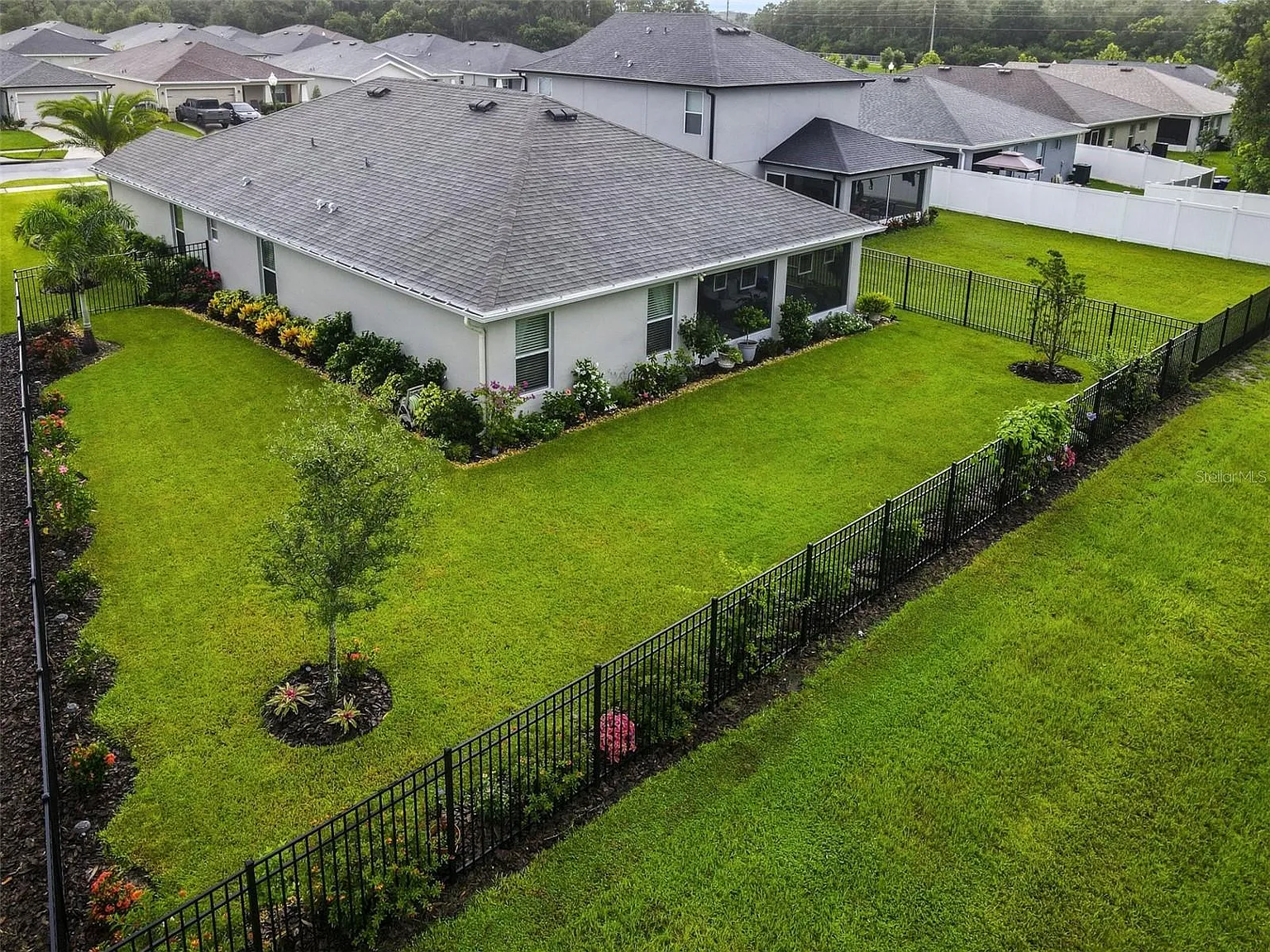 3 bed, 1987 sqft, $2,300 — Photo 4