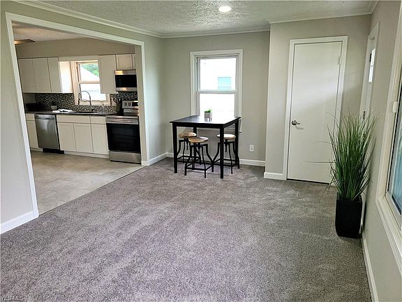 5th image of 264 White Oak Dr
