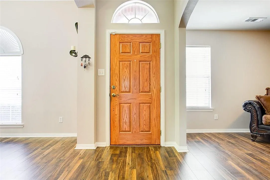 3 bed, 2115 sqft, $2,200 — Photo 4