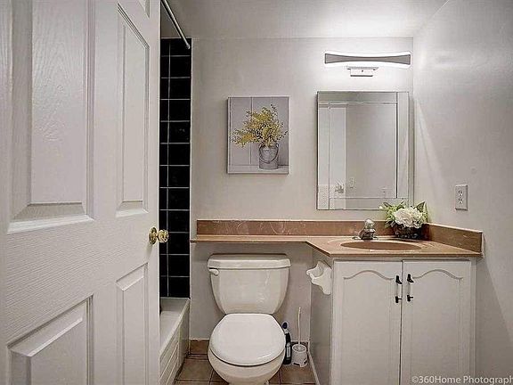 4th image of 28 Pemberton Ave #200